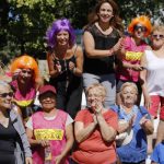 Adultos mayores festejan carnaval en Pilar