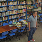 José Pérez en biblioteca municipal
