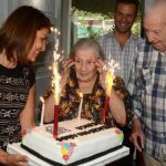 Gisela Zamora festejo cumpleaños de mujer 103