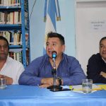 José y Claudio Pérez  con egresados del Plan FINES de José C ¨Paz
