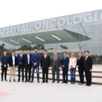 Funcionarios municipales junto a la comitiva de Shangrao, China, visitaron las instalaciones de los nuevos hospitales paceños