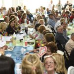 Miles de abuelos festejaron su día en Malvinas Argentinas