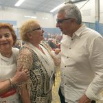 Julio Zamora junto a jubilados de Rincón Soñado en nuevo aniversario