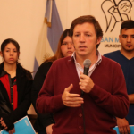 Jaime Méndez junto a 47 jóvenes que inician su práctica laboral en San Miguel