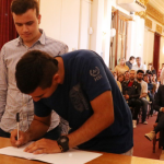47 jóvenes firmaron su convenio de práctica laboral en San Miguel