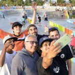 Julio Zamora y los jóvenes de Tigre en el nuevo centro recreativo