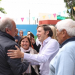 Jaime Méndez junto a los vecinos por inauguración de nuevos pavimentos