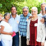 Sujarchuk y los abuelos de Escobar que participaron de la colonia para adultos mayores