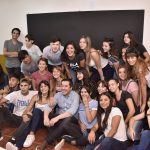 Leo Nardini y estudiantes de Malvinas Argentinas