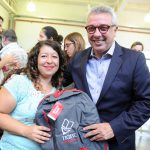 Julio Zamora entregó mochilas y útiles escolares