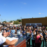 Mario y cientos de vecinos en la inauguración de nuevo jardín de infantes en José C. Paz