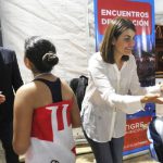 Julio y Gisela Zamora en Encuentros de Natación junto a chicos de Tigre