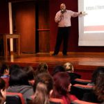 Charla capacitación a docentes sobre jóvenes en riesgo en Malvinas Argentinas