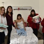 Gisela Zamora y Tigre entregó mantas a recién nacidos del Hospital Materno Infantil “Dr. Florencio Escardó”
