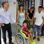 Más niños de Tigre recibieron sillas de ruedas para lograr una mayor autonomía con Gisela Zamora