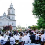 La Plaza 12 de Octubre ya luce su árbol navideño