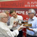 Julio Zamora recibió a Augusto Costa en Tigre: reunión con pymes y visita al Teatro Municipal Pepe Soriano
