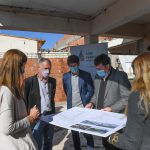 Andreotti y Arroyo recorrieron la obra de la Unidad de Desarrollo Infantil de Villa Jardín y firmaron convenio