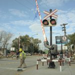 El vicepresidente de Trenes Argentinos Infraestructura, Rodrigo Álvarez; y el gerente de la Línea Mitre, Iván Kildoff junto a la Presidente de AySA, Malena Galmarini pusieron en funcionamiento el paso peatonal y vehicular