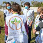 Juan Andreotti plantó flores y árboles autóctonos junto al equipo de voluntarios “Eco Vecinos”