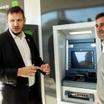 Achával y Cuattromo inauguraron un nuevo cajero automático en Villa Astolfi