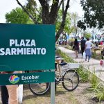 La Plaza Sarmiento de Garín ahora cuenta con nueva cancha de fútbol, sistema de riego y veredas