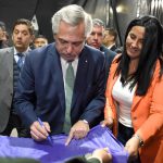 Alberto Fernández estuvo en el Polideportivo de Villa de Mayo, junto a Noe Correa y Leo Nardini, presentando el nuevo esquema de subsidios para clubes de barrio