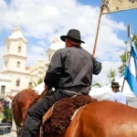 Achával encabezó el desfile tradicional por el Tratado del Pilar